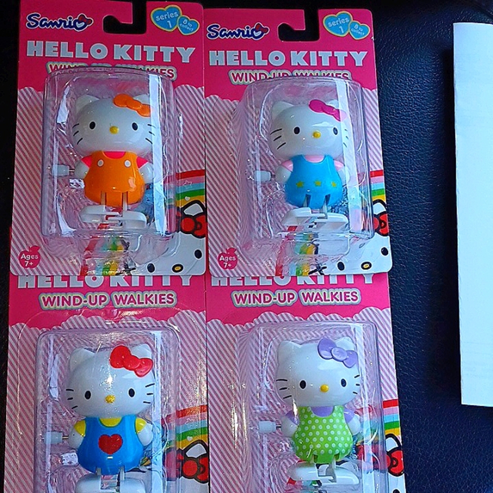 4 fun wind-up Hello Kittys